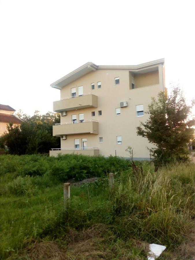 Tufio Apartmani Ulcinj Bagian luar foto