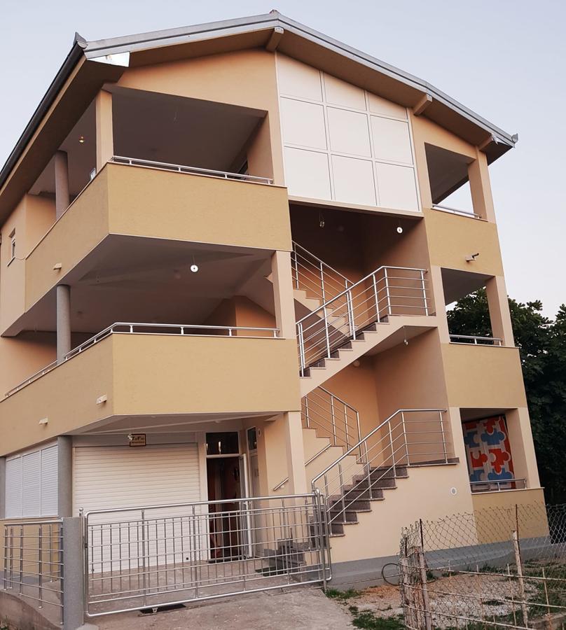 Tufio Apartmani Ulcinj Bagian luar foto